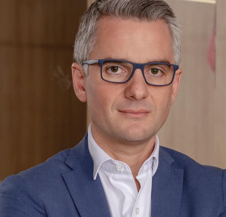 Dr. Gustavo Gambuggi Pugina — Ortopedista Especialista em Quadril